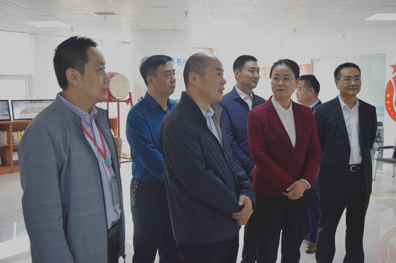 熱烈歡迎河南省委統(tǒng)戰(zhàn)部副部長梁險(xiǎn)峰一行蒞臨安陽青峰網(wǎng)絡(luò)調(diào)研社會(huì)階層工作！